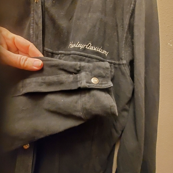 Womens size M Harley Davidson snap down long sleeve shirt. - Picture 5 of 11
